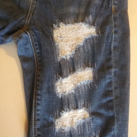 Distressed women's size 5 Jeans - Picture 11 of 15